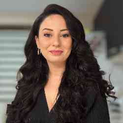 Single Arab woman in İstanbul, Türkiye, Turkey