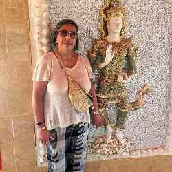 Single Arab woman in Caen, France, France