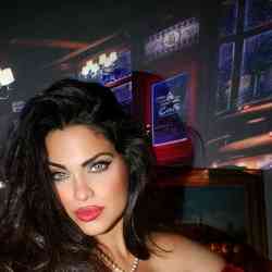 Single Arab woman in Miami, FL, United States