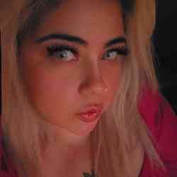 Single Arab woman in Vancouver, BC, Canada