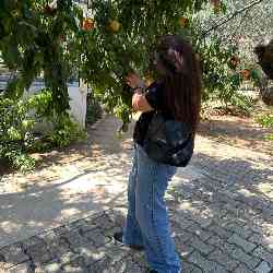 Single Arab woman in Al-Madīnah, Saudi Arabia, Saudi Arabia