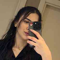 Single Arab woman in Bakü, Azerbaycan, Azerbaijan