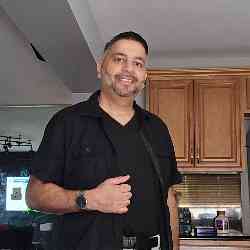 Single Arab man in Orland Park, IL, United States