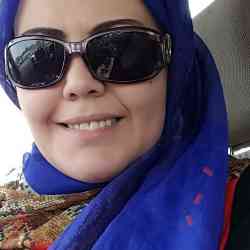 Single Arab woman in Naperville, Illinois, United States