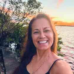 Single Arab woman in Philadelphia, PA, United States