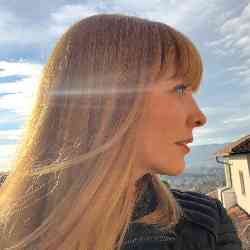 Single Arab woman in Budapest, Magyarország, Hungary