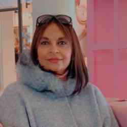 Single Arab woman in Cape Town, South Africa, South Africa