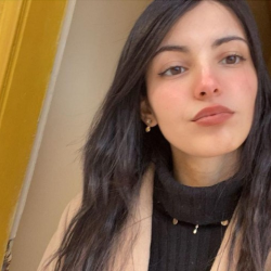 Single Arab woman in Marsa, Tunisie, Tunisia