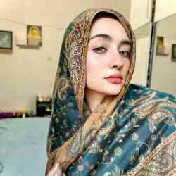 Single Arab woman in New York, NY, United States