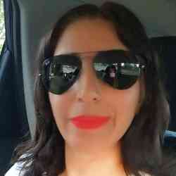 Single Arab woman in Washington D.C., DC, United States