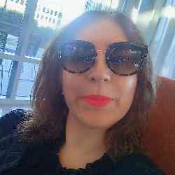 Single Arab woman in Washington D.C., DC, United States