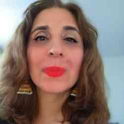 Single Arab woman in Washington D.C., DC, United States
