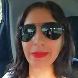 Single Arab woman in Washington D.C., DC, United States