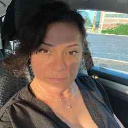 Single Arab woman in North Chicago, IL, United States