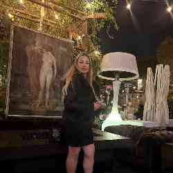 Single Arab woman in Los Angeles, CA, United States