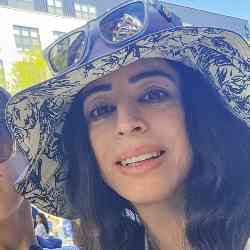 Single Arab woman in National Harbor, MD, United States