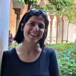 Single Arab woman in London, UK, United Kingdom