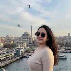Single Arab woman in Riyadh, Saudi Arabia, Saudi Arabia