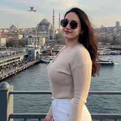 Single Arab woman in Riyadh, Saudi Arabia, Saudi Arabia