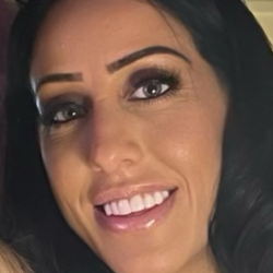 Single Arab woman in Los Angeles, CA, United States