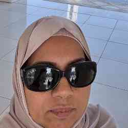 Single Arab woman in London, UK, United Kingdom