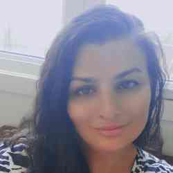 Single Arab woman in Edmonton, AB, Canada