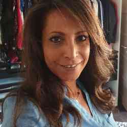 Single Arab woman in Paris, France, France