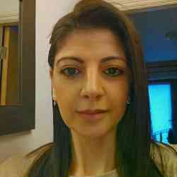 Single Arab woman in Dublin, Ireland, Ireland