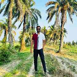 Single Arab man in Bawiti, Al Wahat Al Baharia, Egypt