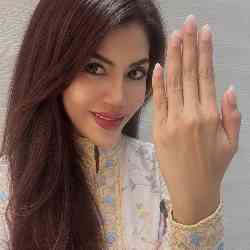 Single Arab woman in Los Angeles, CA, United States