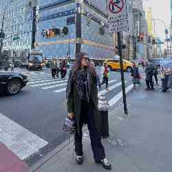 Single Arab woman in Los Angeles, CA, United States