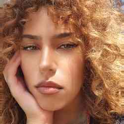 Single Arab woman in Paris, France, France