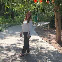 Single Arab woman in Chicago, IL, United States