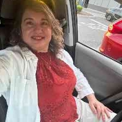 Single Arab woman in Tampa, FL, United States
