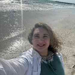 Single Arab woman in Tampa, FL, United States