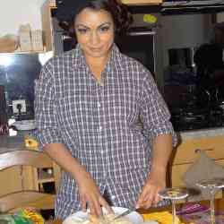 Single Arab woman in Los Angeles, CA, United States