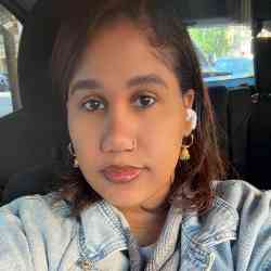 Single Arab woman in New York, NY, United States
