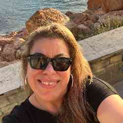 Single Arab woman in Charlotte, NC, United States
