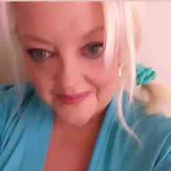 Single Arab woman in Los Angeles, CA, United States