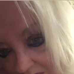 Single Arab woman in Los Angeles, CA, United States