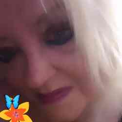 Single Arab woman in Los Angeles, CA, United States