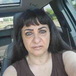 Single Arab woman in Dearborn, MI, United States