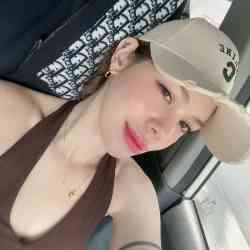 Single Arab woman in Dubai, United Arab Emirates, United Arab Emirates