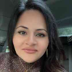 Single Arab woman in Chicago, IL, United States