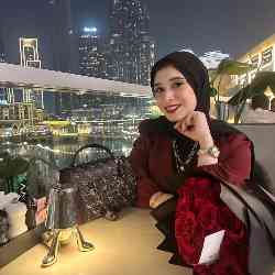 Single Arab woman in Dubai, United Arab Emirates, United Arab Emirates