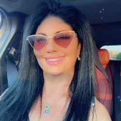 Single Arab woman in Los Angeles, CA, United States
