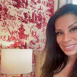 Single Arab woman in Orland Park, IL, United States