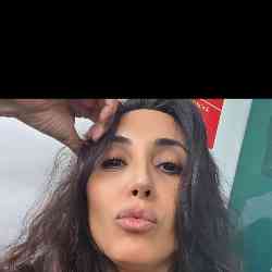 Single Arab woman in Montréal, QC, Canada