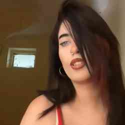 Single Arab woman in Abu Dhabi, United Arab Emirates, United Arab Emirates