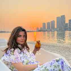 Single Arab woman in Dubai, United Arab Emirates, United Arab Emirates